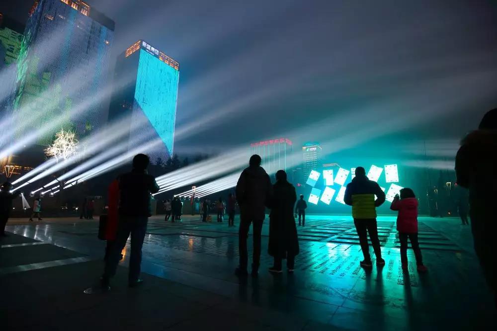 信達(dá)電通&mdash;西安高新區(qū)延平門北廣場(chǎng)燈光秀