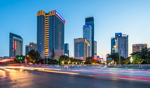 閱遍千山水萬(wàn)座城 如今燈光秀其艷