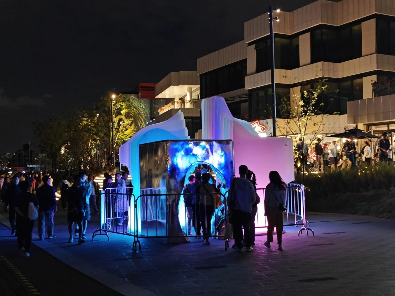 藏不住了，這個(gè)國慶，信達(dá)電通助力上海國際光影節(jié)徐匯分會(huì)場(chǎng)！